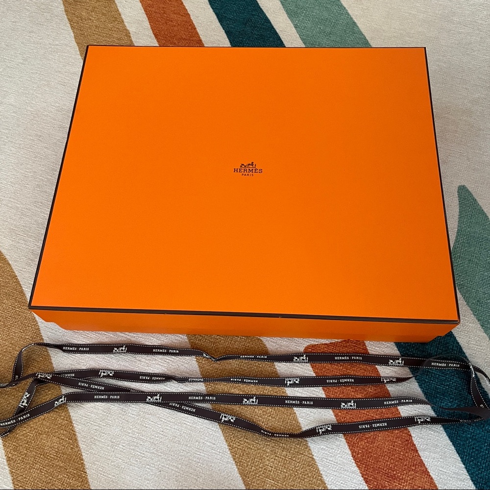 Hermes large box 18 x 15 x 4